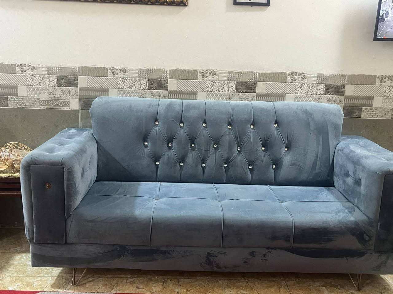 تخم نضيف جدا10مقاعد وبحالة ممتازة للمعلومات *********** المكان حي الفرات
