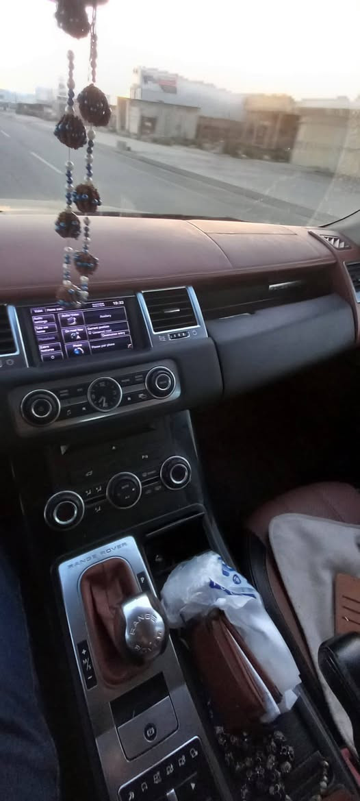 رانج للبيع جديده موديل ٢٠١٣ رقم بغداد دولي السعر ١٣٠ وبيها مجال مراوس يرهم حسب القناعة ***********
***********
