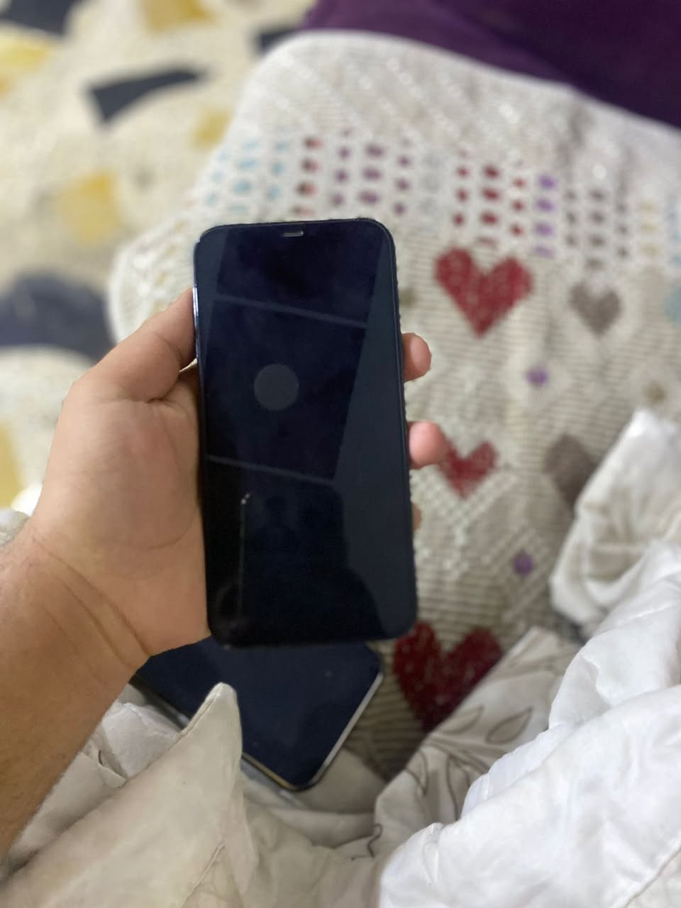 سلام عليكم آيفون 12برو ماكس دبل
بطاريه 65بلادي جهاز كله عل وضع شركه فقط ضهر نكسر 
ذاكره 256 جهاز حيل نضيف وحلو البيع أو مراوس ***********

