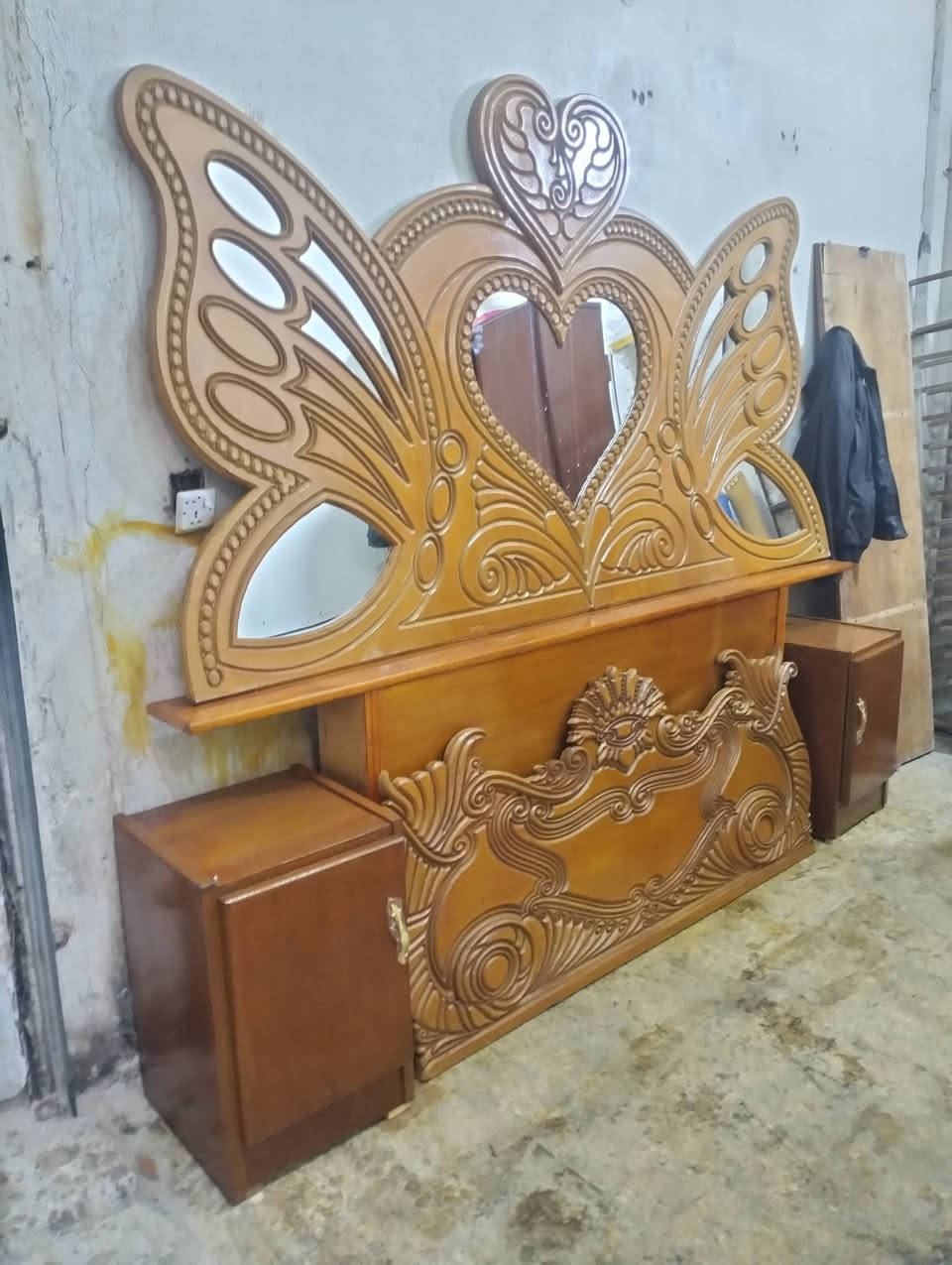 غرفه مستخدمه للبيع نضيفه صاج عراقي درجه أولى 
اه ستفسار خاص او وتساب 
***********
