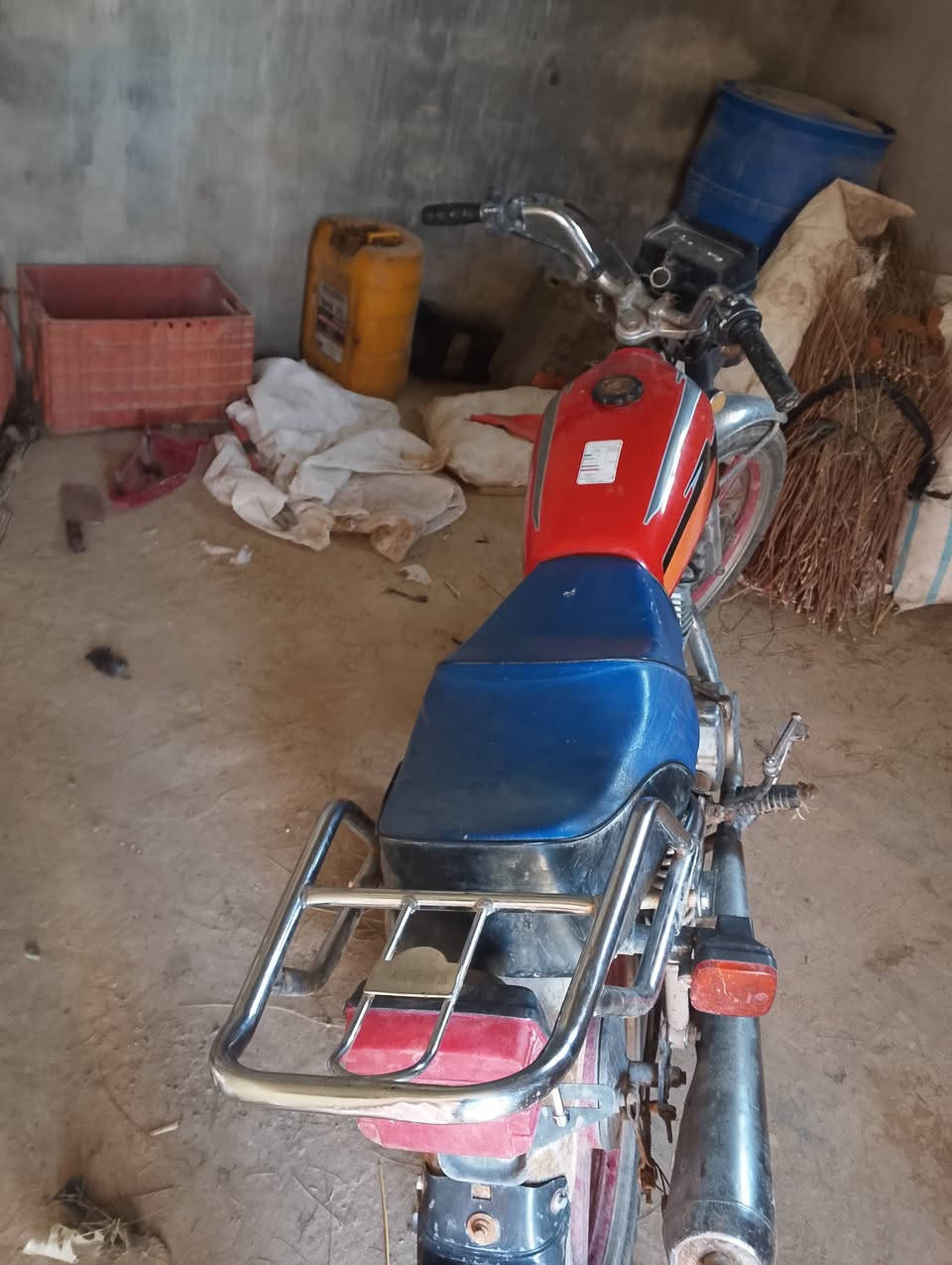 السلام عليكم ماطور للبيع قيم واخذ عايزو بس كابريته وبلك
المو شراي لا يراسل ولا يخابر ***********
