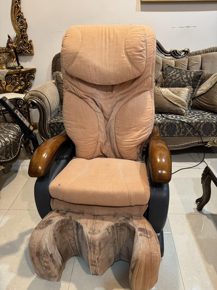 كرسي مساج وتدليك ظهر ورجل نظيف صار بيه عطل ومااعرفله للبيع ب150 مكانه حي الجهاد الاطباء 
***********
