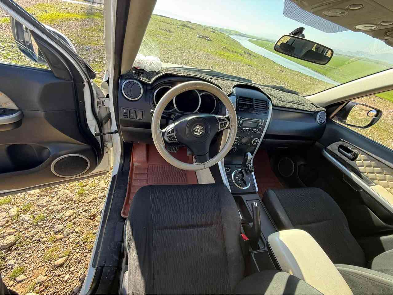 Suzuki Grand Vitara بۆ فرۆشتن
مەکینە 2.4 چوار پستن 
مۆدێل 2014
بەسمەیە دوو کۆنتڕۆڵی بیلادی لەگەڵە
سپێرو جەگی بیلادە
دەبڵ ئەکسل وگێڕ ئۆتۆماتیک 
بێ سبوغ بێ لێدراو
سەیارەیەکە یابانی یە خلیجی یە  زۆر خاوینە بێ موشکیلەیە 
سعری90گەڵاو مجال 
شوێن ڕانیە
رقم مۆبایل     
*********** 
*********** شربازهير, السليمانية
