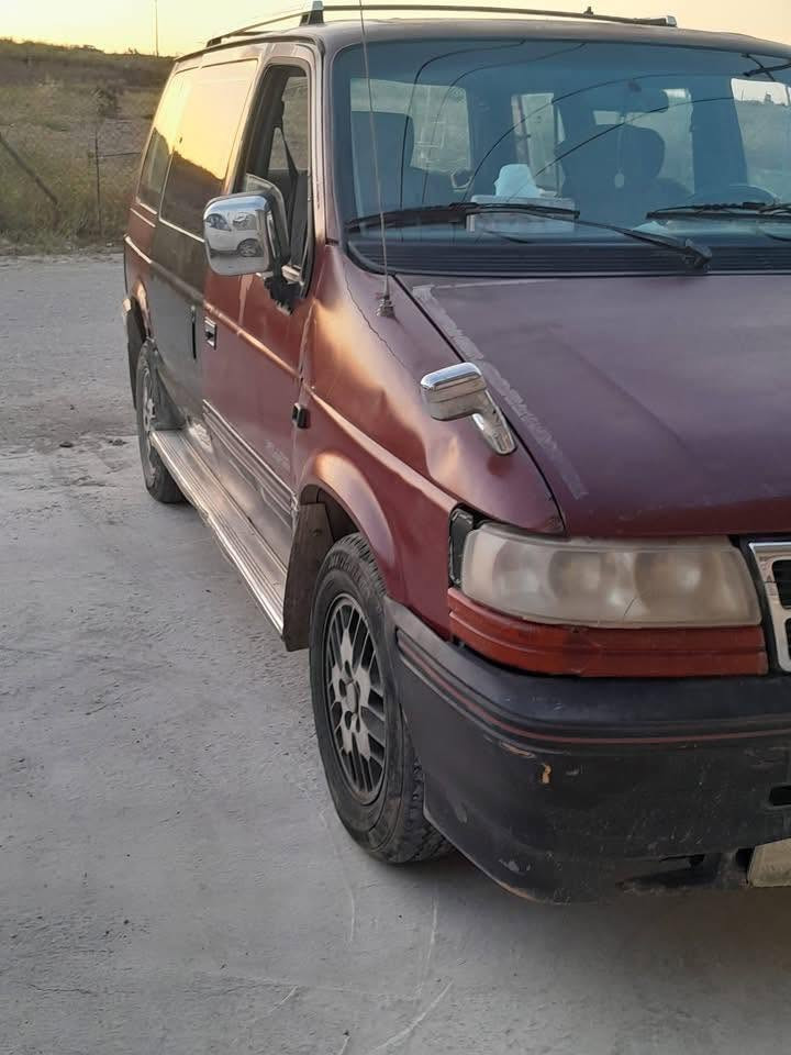 سياره دوج للبيع  محرك ٣٣٠٠  السعر ٢٥ بيها مجال رقم هاتف. *********** وهذا صور السياره
