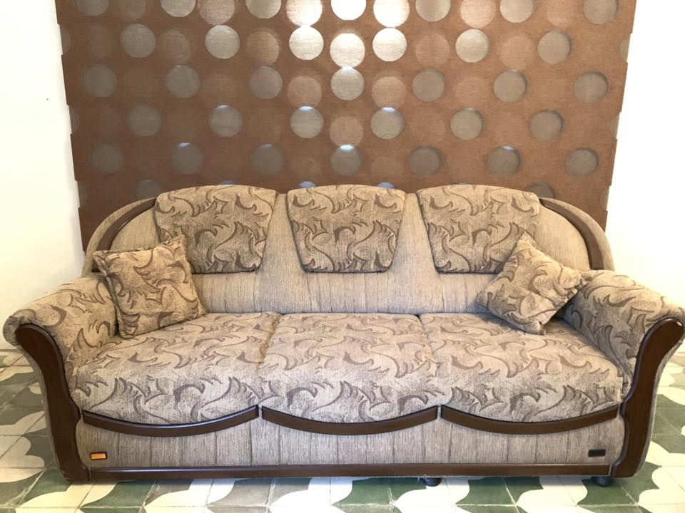 للبيع .طخم كنبات يحتوي على كنبات كبيرا عدد 2   وكنبات صغار 4 للتواصل الاتصال على هذا الرقم ***********
