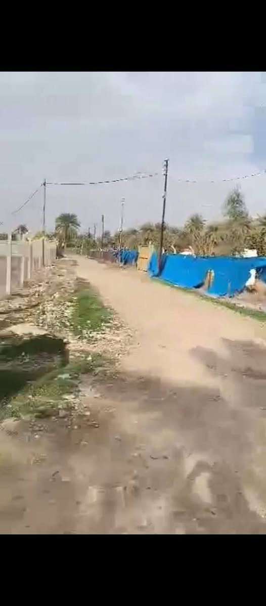 السلام عليكم قطعه 1000 متر طابو صرف 25 ركن علئ شارعين  الوجه 24  تصلح سكن وتصلح شاليه تتوفر في المنطقة جميع الخدمات  العنوان بغداد جانب الرصافه السياحي تبعد عن فلكة حي النصر وحي البتول  10دقائق منطقة  كاسر بوص للاستفسار المراسله علئ رقم الهاتف *********** تحياتنا
