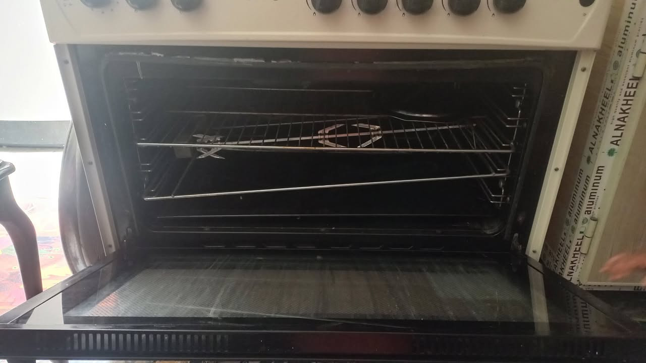 طباخ للبيع سعر ٢٥٠  وبي مجال بسيط كولش نظيف وشغال


**إذا كنت صاحب هذا الإعلان وتريد حذفه لأي سبب، رجاءا أرسل رسالة إلى الدعم الفني**