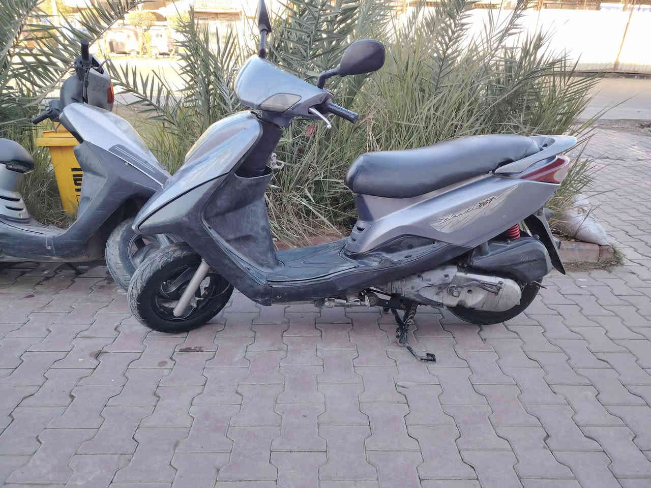 سلام عليكم. دراجة بريز للبيع نظيفة مثل ما موضحة بالصورة لا تنقص ولا أدخن العنوان بغداد مدينة الصدر الكيارة موبايل ***********
