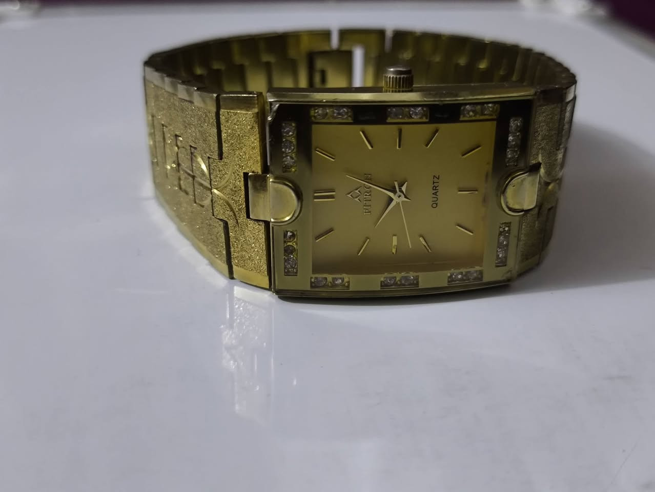 ساعه فيترون 
من كوارتز طلاء ذهب 
مرصعه بالزاركون  ضد الماء
تحفه انتيكه شغاله ونضيفة كلش للبيع


**إذا كنت صاحب هذا الإعلان وتريد حذفه لأي سبب، رجاءا أرسل رسالة إلى الدعم الفني**