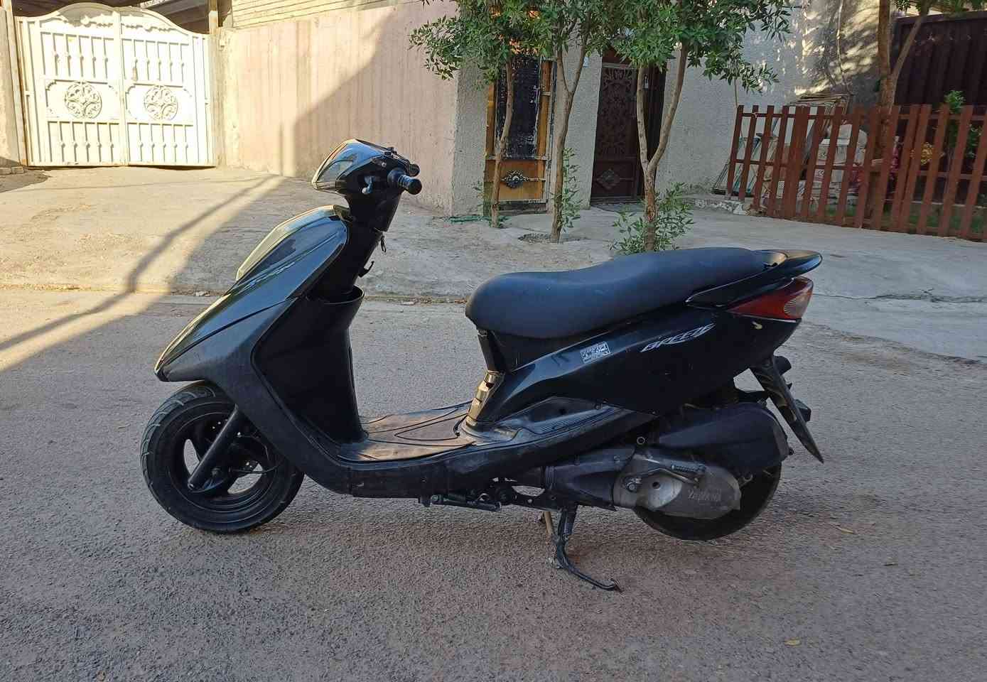 مساء الخير للبيع بريز ياماها 140 سرعته مكينته بلاديه كله بلادي سلف وهندر شلعه معدل كامله ع فحص السعر 550  السكن بغداد طالبيه شراي يخابر ***********
