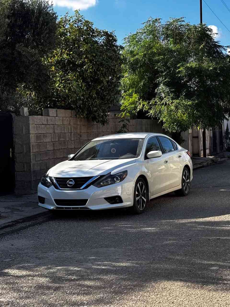 السلام عليكم
نيسان التيما 2017 SR

عداد المسافة 134/KM

رقم سليمانية والسنوية بأسمي 

بجم كبس 

بدون إيرباگ 

بدون قطرة صبغ 

حادثها خلفي (قبغ الصندوق ) بدون تبديل او صبغ 

بيها حالوب خفيف صاير بالعراق سنة 2019 

وتعديل بارد على گد شبر بأربع أماكن 

صور حادثها مرفق بالمنشور 

السيارة جديدة و جاهزة من كلشي 

السعر 130 $ وبيها مجال قليل 

المكان كركوك 

واتساب /***********
