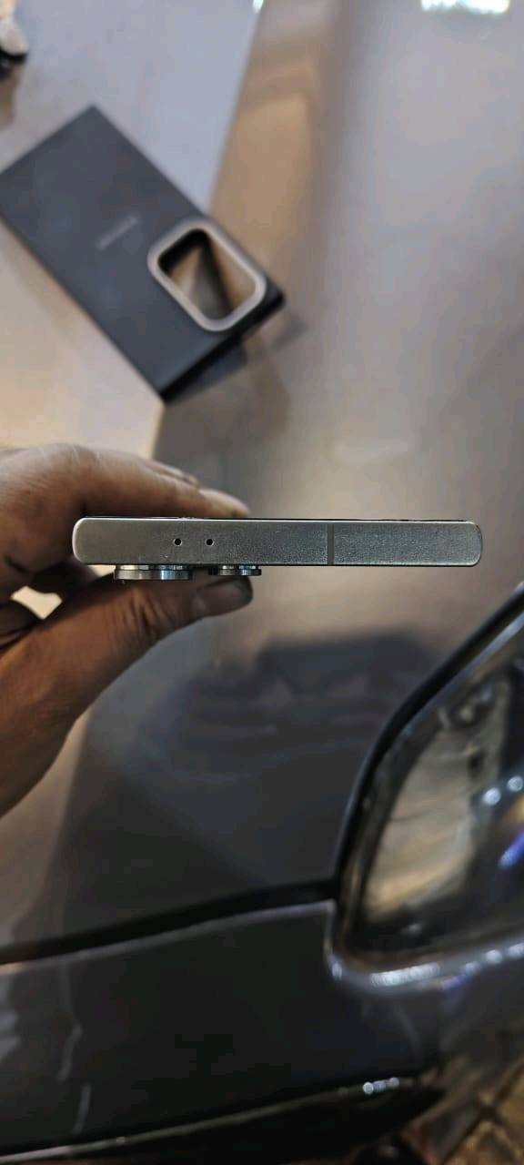 
السلام عليكم جهاز سامسونج اس 24 الترا
Samsung Galaxy S24 Ultra 
الجهاز ذاكرة 256
الرام 12+12
الكاميرا 100 Mp
البطارية 5000
المعالج Snapdragon 8 gen 3
الشاشة 120 هيرتز 
الجهاز كامل ملحقات كارتون و كيبل 
 العنوان بغداد السيديه تقاطع درويش 
السعر مليون وبي مجال بسيط 
للتواصل ***********