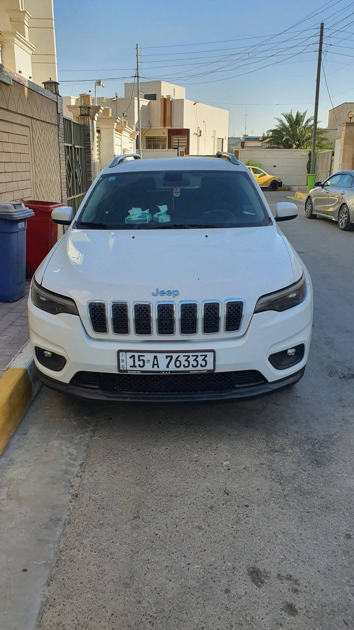 جيب شيروكي
وارد أمريكي 
٦ سلندر
الضرر الباب بصف السايق مبدل امريكا
جاملغات بارد 
السعر ١٥٠ وبيها مجال 
التواصل على الرقم 
***********
