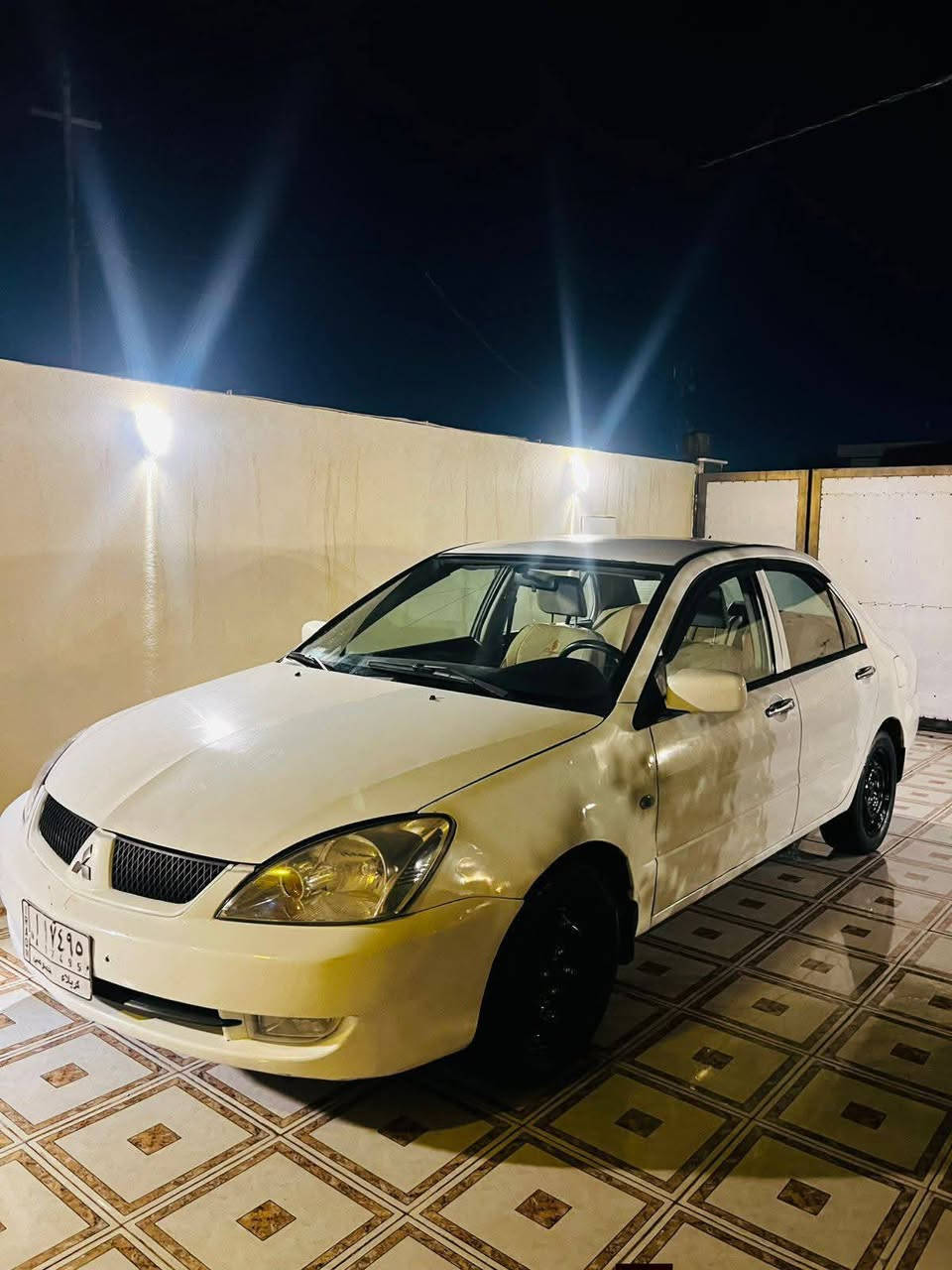 سلام عليكم
لانسر 2010 
رقم كربلاء تحويل مباشر 

كير ومحرك مكفولات 
حجم المحرك 1500 
صدر امامي وخلفي جديد 

مكان السياره كربلاء طويريج 
السعر 70 وبيها مجال 
واتساب ***********
