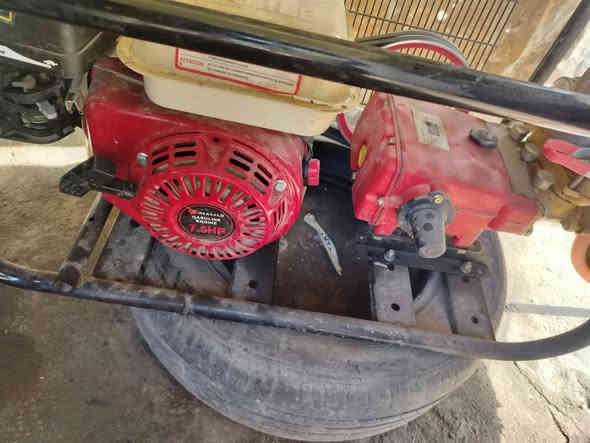 سلام عليكم مضخت غسل  للبيع واذا اكو مضخه كهربائي مراوس هم عادي  جديده صار اقل شهر من ماخذه وياه صونده 30متر سعر 200وبيه مجال  لعنوان بابل محاويل رقم لهاتف ***********
