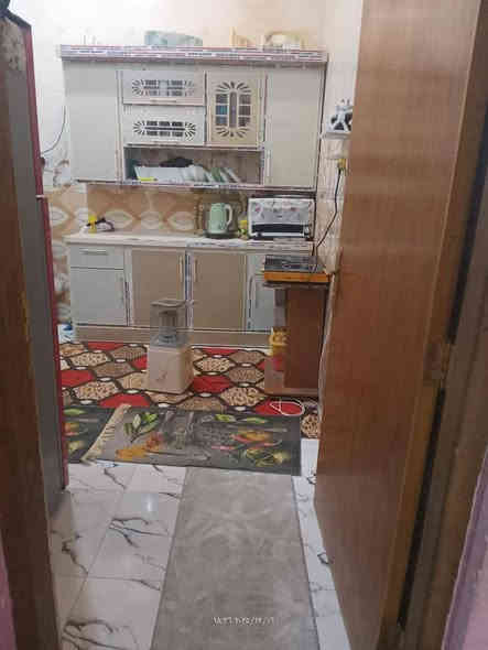 السلام عليكم
بيت للبيع مساحه 100متر طابو ملك زراعي اصولي بإسم عراقي اصلي
يحتوي على غرفه وستقبال وهول ومطبخ وصحيات داخليه وخارجيه وطارمه
ومسوي غرغه ثانيه فوك واصله للنص  وكلشي جاهز حت بلوك وسمنت ورمل مصعد فوك يعني تعال وابني 
 .  بناء حديث بلوك درجه اولى رباط ارضي رباط بوق الشبابيك على داير البيت وسقف كونكريت مسلح  البيت مشتغلينه شغل مضبوط
حت مجاري مئسس للشارع يعني شغل مضبوط 
فقط يرادله سيراميك للدرج
والباقي كلشي كامل 
العنوان  شط العرب الجزيره الفيحاء شارع نهر ابو الزوري
شارع الزهور بالبدايه غريب ع شارع  وتتوفر كافة الخدمات.. السعر 63 وقابل للتفاوض
للاستفسار ع هذا الرقم *********** متوفر واتساب
