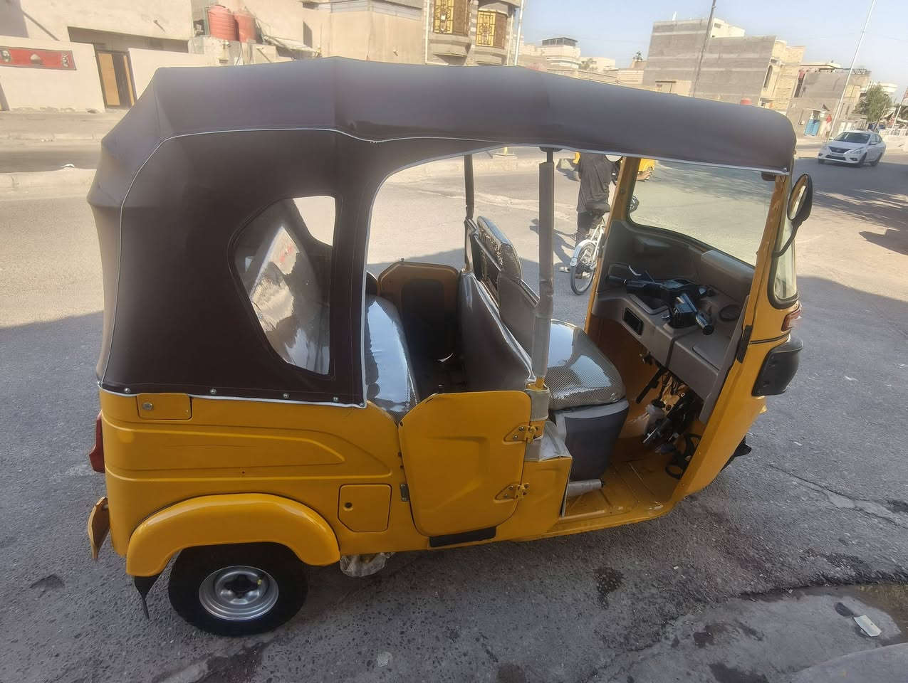 تكتك كلش نضيفه وحلوه وجاهزه الشغل ما بيها نقص مديل 22
رقم وسنويه سعر  ثمانيه وربع وبيها مجال حك الجيه  تصال وتساب وعادي ***********
