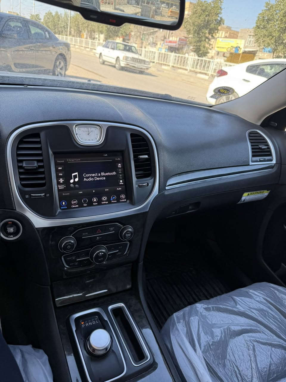 اوباما 2020 اصل مواصفات السيارة لمتد فول السيارة كفاله عامه موجود كتاب الفحص بالمنشور
السيارة بسمي تحويل ثاني يوم 
مكان ا@لسيارة الناصرية 
السعر 275$
***********
