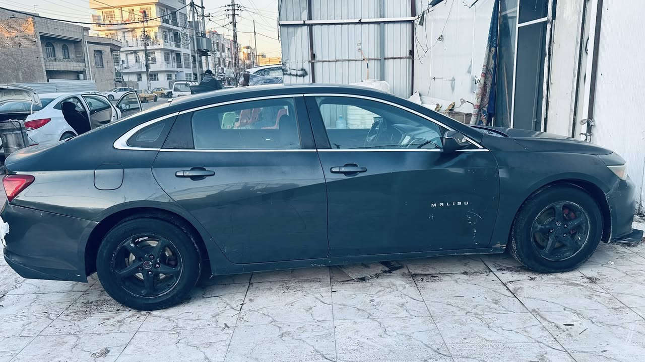 السلام عليكم ماليبو 2017 LT اللون نفطي حادثها 3 قطع الجاملغ والباب الأيمن حادثها من امريكا وقبغ الصندوك بالعراق تبريد تدفئة شغال السعر 85 وبيها مجال للطيبين *********** مكاني بغداد
