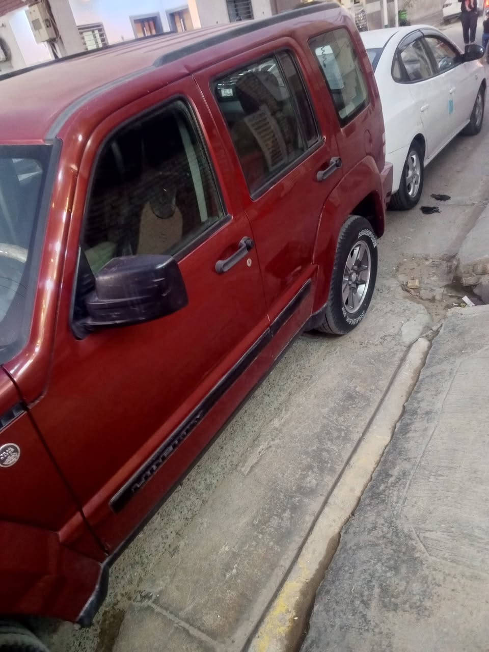 جيب ليبرتي 2008 قطعتين صبغ فقط محرك سته مكينه وكير وتبريد جاهز السعر 80 ورقه المكان السيديه التلفون ***********
