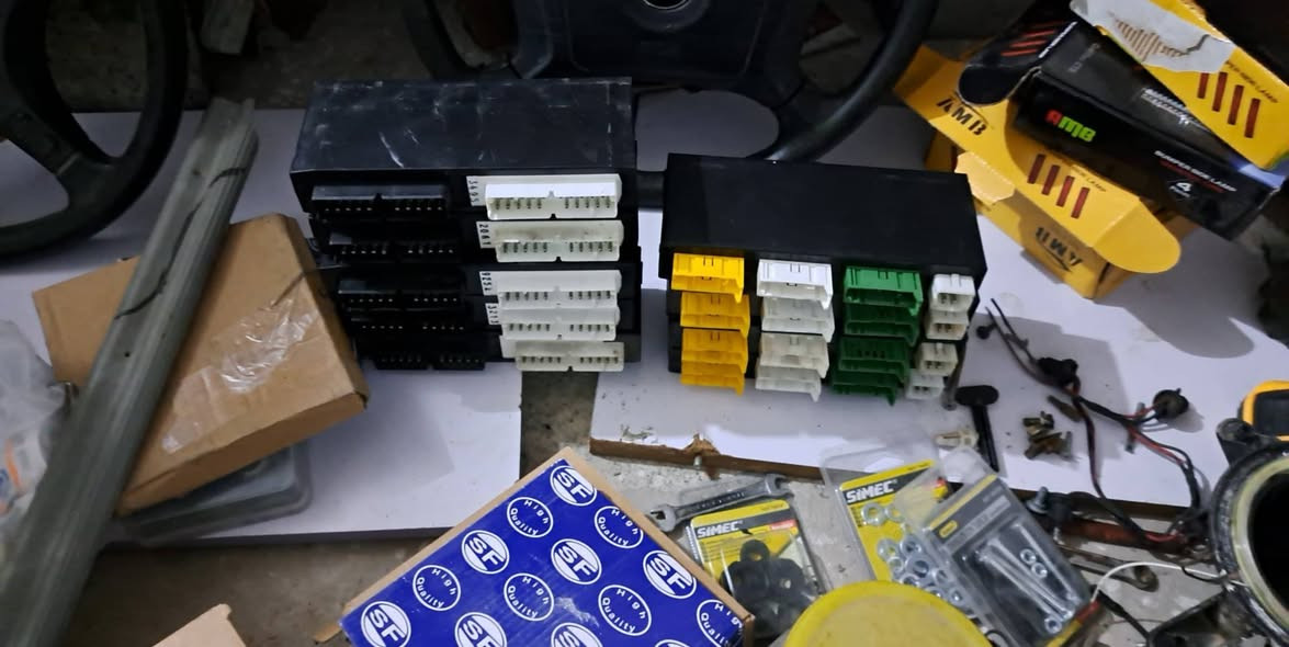 للبيع غراض حاويه اوربي مال بي ام حجم ٥٠٠//***********//***********
