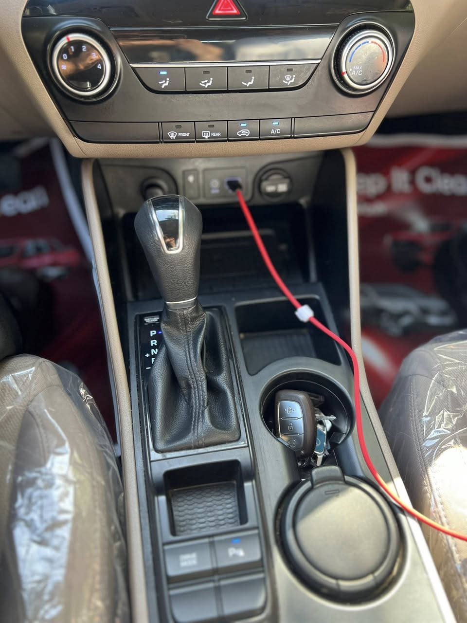 السلام عليكم
النوع : هونداي توسان (خليجي) الكاصد
الموديل : 2019
الرقم : بغداد
السياره : كفاله عامه ( كير محرك ) كفاله عامه
* مرفق السونار مع الصور 
المواصفات : 
* محرك :2000 دوش 
* بصمه 
* كراسي كهرباء 
* تبريد قطعتين 
* اشاير بلمري + المري شفط
* حساسات اماميه وخلفيه
* اناره LED اماميه وخلفيه 
* شاشة + كاميره + كاربلي 
* شاحن وايرليست 
العنوان : بغداد - السيدية 
السعر : 203  ورقه وبيه مجال 
باقي التفاصيل الاتصال ؏ الرقم او واتساب
***********
