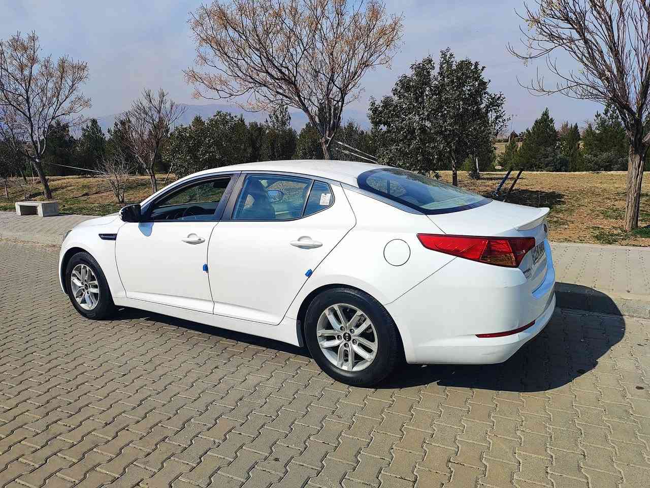 سلام عليكم كيا اوبتيما خليجي شركه دوليه مكفوله من صبغ والبارد ومكينه وكير مكفولات تبريد قطعتين تحكم ستيرن جهتين شفتات ستيرن محرك 2000دوش رقم بغداد ماشيه 67000 بعده على وضع شركه رقم هاتف *********** عنوان بغداد البلديات سعر 155 ورقه
