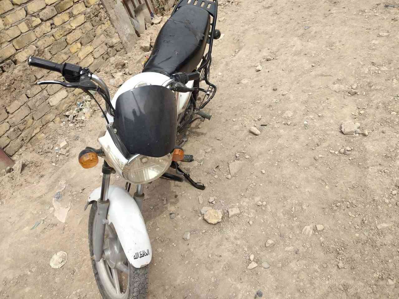 سلام عليكم دراجه  بواكسر موديل ١٨ للبيع  بس دبلات اماميه عوزهه اوراق اصولي السعر ٥٥٠ وبيهه مجال مكان حله شارع ٦٠    ***********
