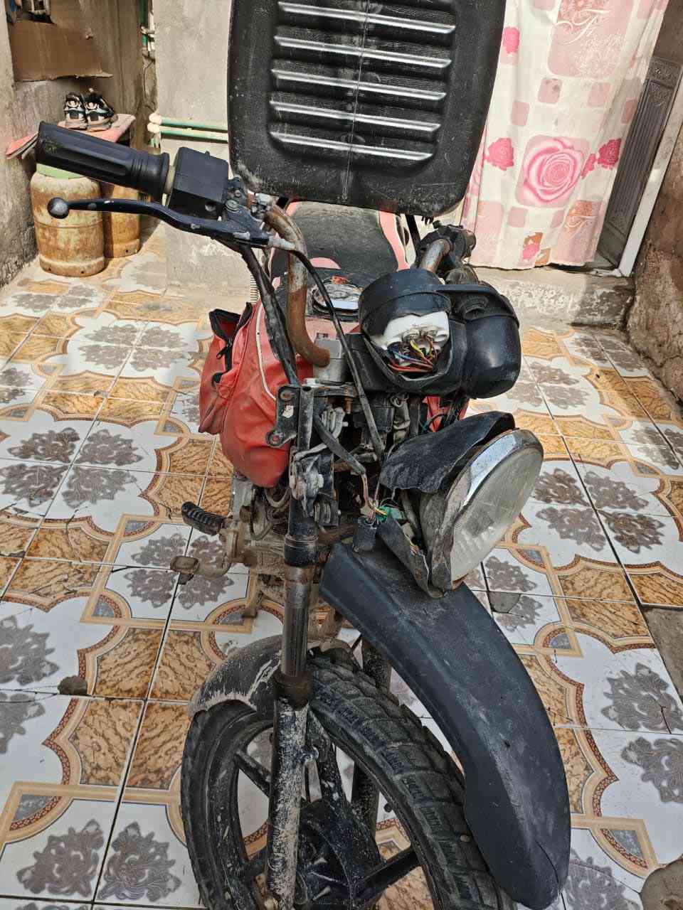 سلام عليكم بوكسر ادوات دراجه جاهزه بس شد عينه ولايت  مكينه بيه خيط تبخير   مكاني بصره سعره 550ببه مجال  رقم ***********
