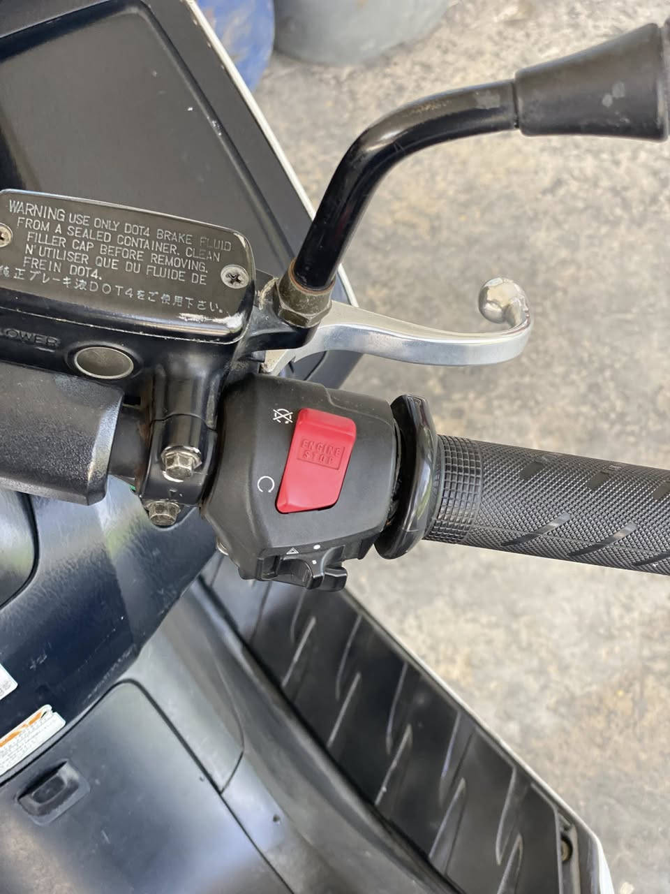 سلام عليكم شباب دراجه 
Silver Wing 400 CC
وارد خليجي مكفوله كفاله عامه 
الدراجه علا وضع الشركه 
برقي واحد ما مفتوح بيها 
بيها صبق بل صفحه اليسرء شبرين تقريبن 
ولباقي كلها مكفوله علا وضع الشركه 
او الكشر مثل ماموضح بل صور نضافته كدامك 
سويج سكيورتي 
اوفر مود نضام ABS شلعه تاكل الكاع  او معدل خير من الله
دشبول نفخ المرغوب منضومة زنون أصليه عالي ناصي 
دبلات جدد مكفوله تخم تاير بعده بل جيس 
الضفيره مالتها علا وضع الشركه 
المكينه ول دراجه بل كامل برقي ما مفتوح منها 
وراقها السعر ١٥ او بيها مجال 
بغداد الدوره   ***********
