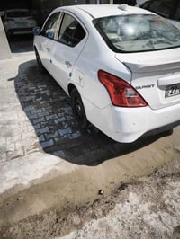 نيسان صني هندي موديل 2024  سيارة مرتبة و نظيفة  بيه صندوق تبديل و جامل...