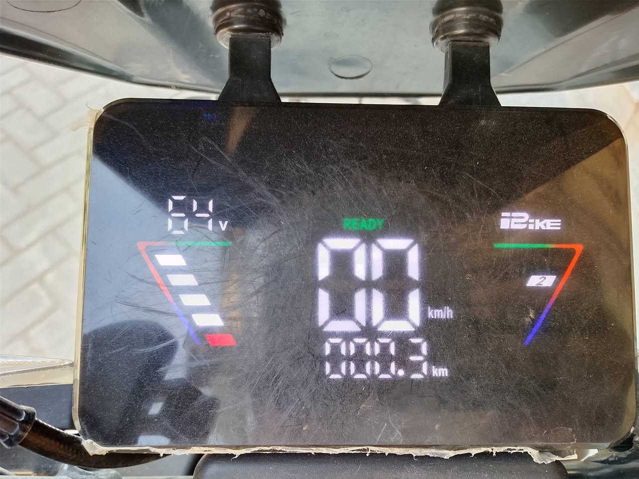 دراجه شحن للبيع صار 3اشهر من اخذتها دراجه نضيفه وحلوه سعرها 400   بغداد الكريعات نقص بيها كلوب خلفي ***********
