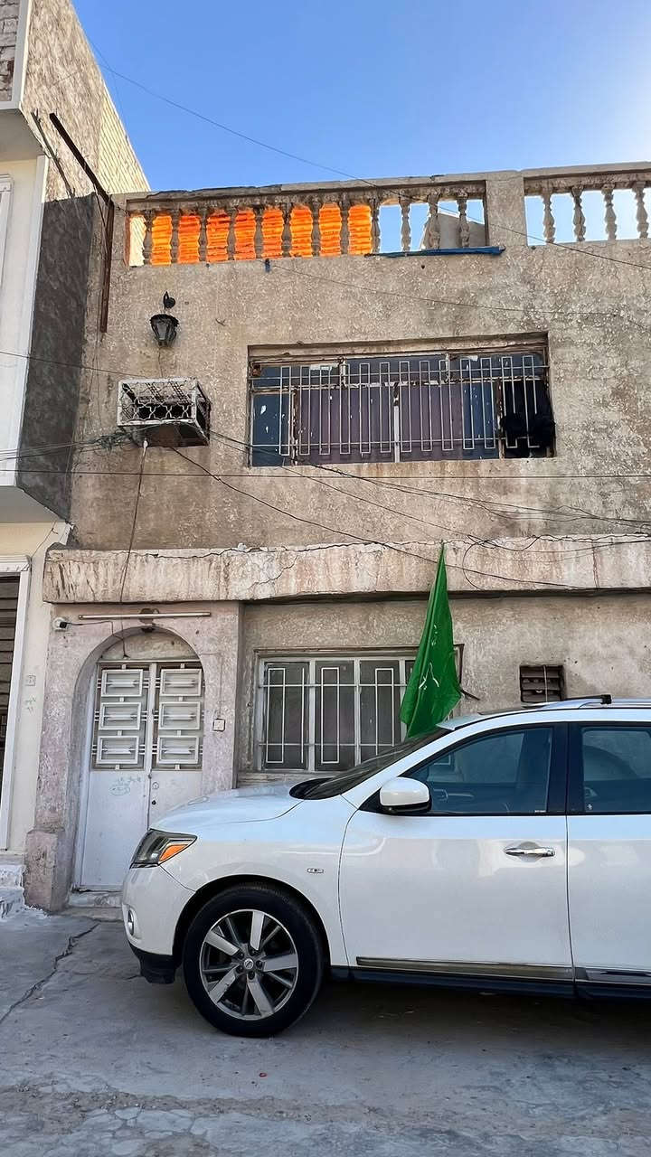 للبيع دار طابقين بناء قديم عكاده 
زنجيل واجهتين على شارع رئيسي وفرعي 
مساحة ١٣٤م 
واجهة ٨م 
نزال ١٥م
 في بغداد منطقة كمب الحيدري دور الارامل 
للأستفسار التواصل على الرقم : ***********
