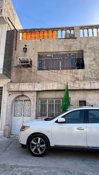 للبيع دار طابقين بناء قديم عكاده  زنجيل واجهتين على شارع رئيسي وفرعي  ...