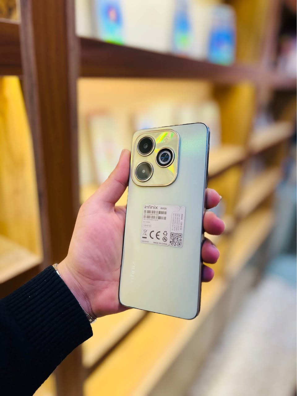 السلام عليكم 
انفنكس هوت 40i
نظيف جدا 
الشاشة 90HZ
الذاكرة 128GB
الرام 8GB
الجهاز جدا نظيف كلشي شغال .
للاستفسار 
*********** بغداد, العراق
