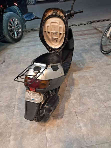 السلام عليكم 
ماطور بوتين للبيع 
لون رصاصي
مكينه معمره مره وحده 
تحريكه ومعدل 
شاصي شرط 
سلف لايت بك لايت اشاير هورن كلو شغال 
درعو الاصلي تايات جدد 
للاستفسار الاتصال على الارقام التالية 
سعر265الف وبي مجال 
***********
***********
مكاني حي السكر قرب مطعم ابو جنه
