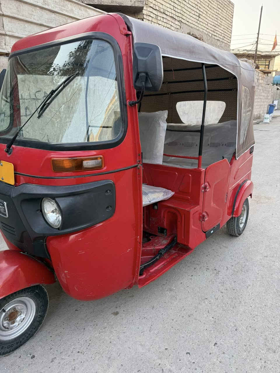 السلام عليكم تكتك 22 رقم وسنويه
بيه صبغ بصفحه يم شوته والباقي كفاله 
العنوان بغداد المعامل ***********
