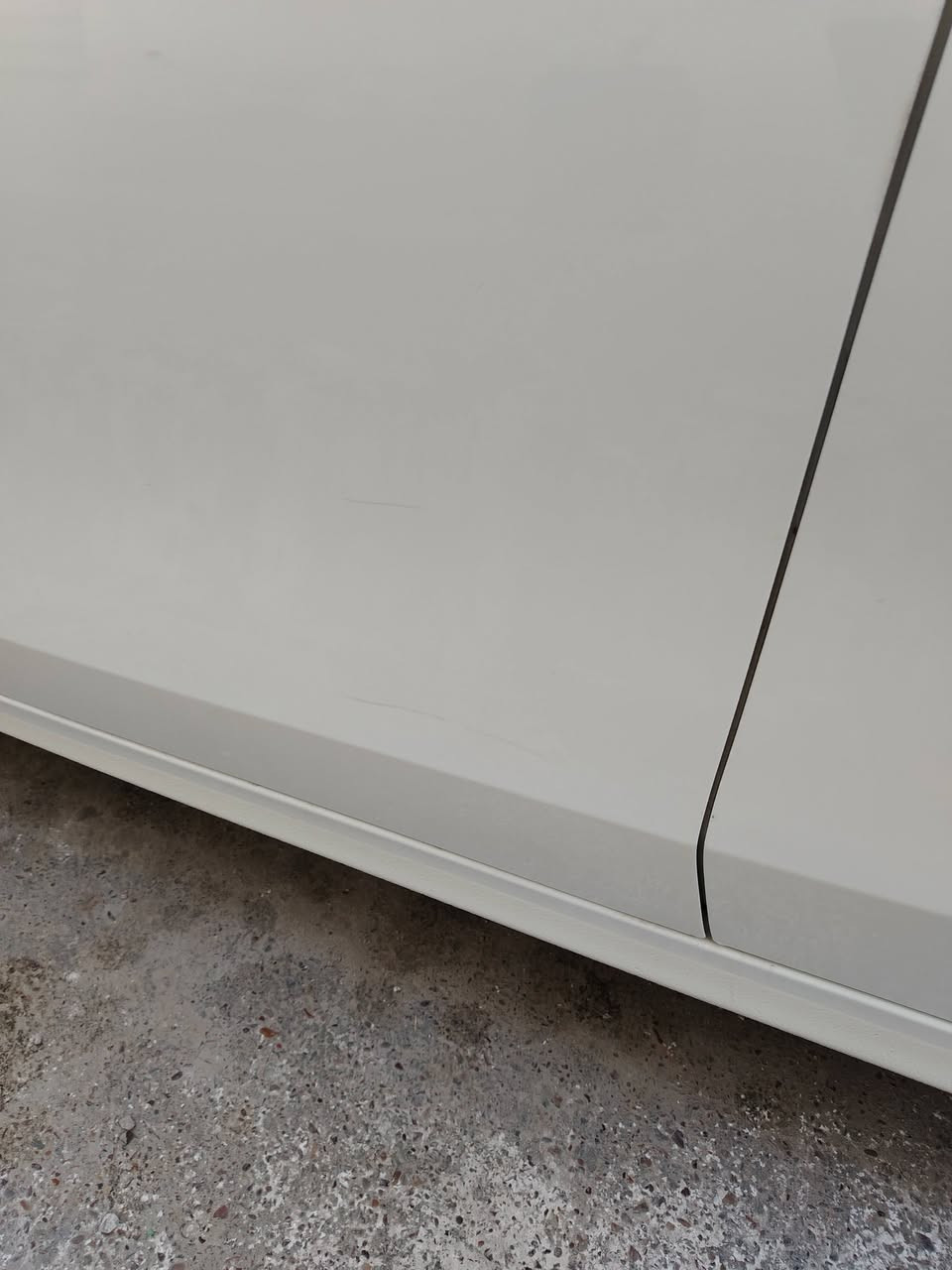 السلام عليكم لبيع كي3 رقم اربيل بسمي
 تحويل مباشر بيها هذني الملاحضات موضحات بصوره لا اتخابرني وتكلي شبيها مابيها سياره جديده
موصفات الكي3 معرفه موديل 22 ماشيه 25 الف
السعر 132
الاسفسار *********** بغداد
