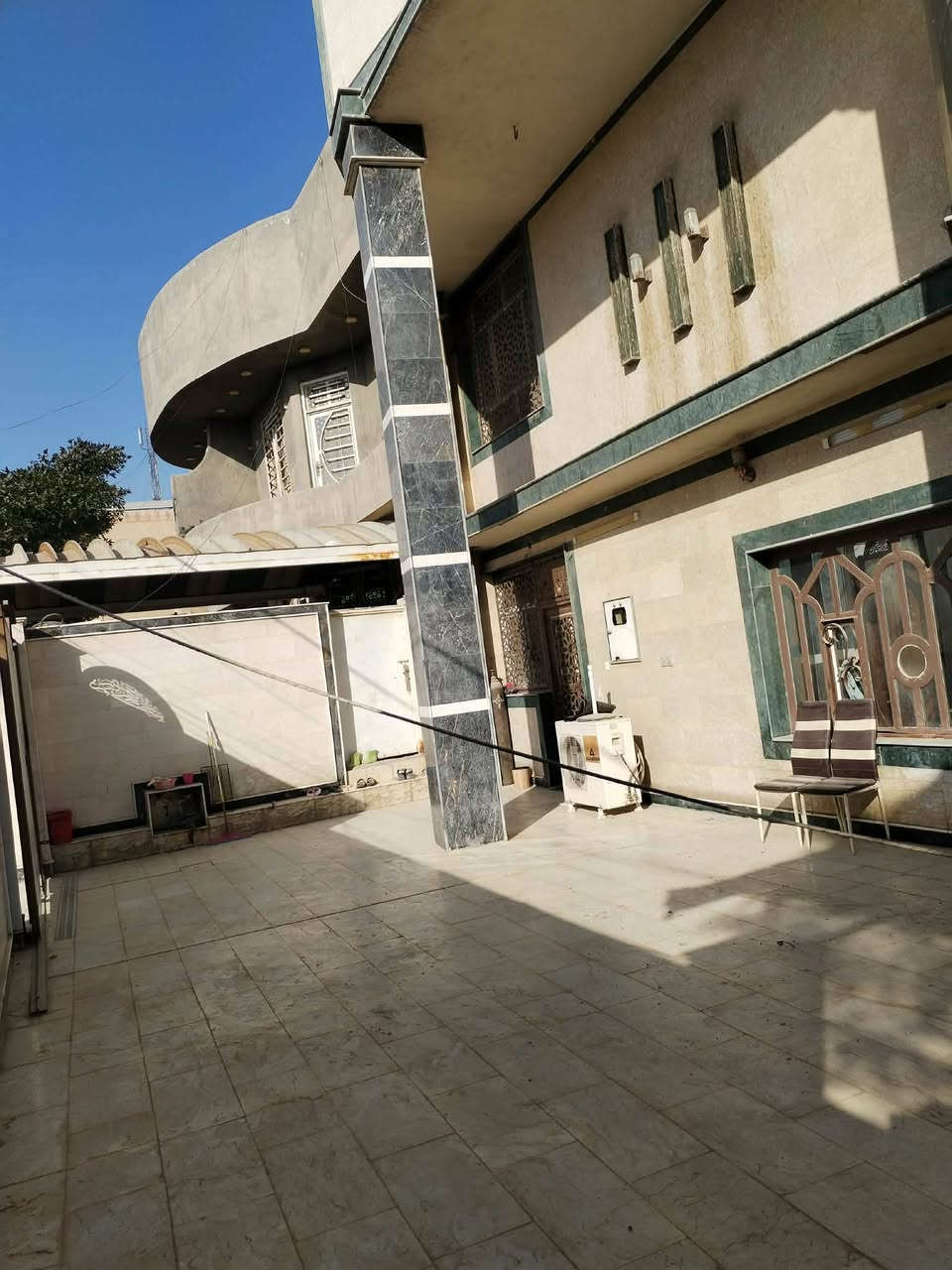 السلام عليكم منزل للبيع مساحه ٣٢٠ المهندسين قرب شارع٨٠ الاستفسار الاتصال على الرقم ***********
