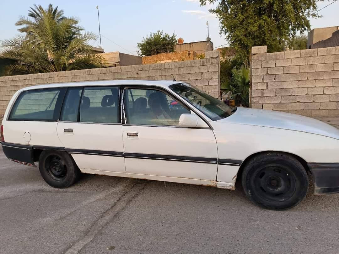 اوبل اوميكا
كير ومحرك جديد 
صدر جديد
رقم ديالى انكليزي بسمي تحويل ثاني يوم 
مكان السياره البياع التراث 
سعر 26 وبيه مجال 
***********
