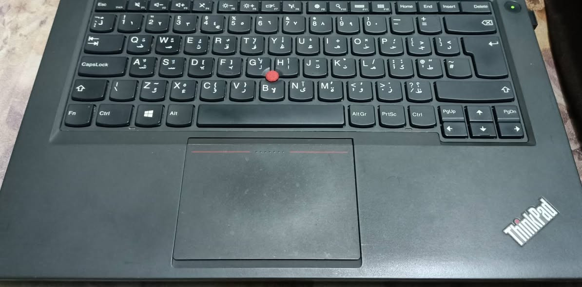 لابتوب Lenovo Thinkpad t440p المواصفات: 
المعالج: core i5 الجيل الرابع
كرت الشاشة:  مدمج من شركة intel
الرام: 8 جيجا نوع DDR3
المساحة:  128 جيجا نوع SSD
نوع Windows:نوع Windows 10 Pro وليس عادي
حجم الشاشة:الحجم 14
كيبورد عربي انجليزي
يأتي مع اللابتوب شاحنها الاصلي وماوس HP لا سلكي اصلي 
المافذ: 4 يو اس بي
 ومنفذ AUX 
ومنفذ SD card 
ومنفذ Display port 
ومنفذ VGA 
ومنفذ LAN
ويأتي معها قارئة اقراص DVD
مع كاميرا امامية دقة ممتازة
اللابتوب بالة اصلي

السعر المطلوب: 125 الف

للتواصل: ***********
واتساب او خاص
