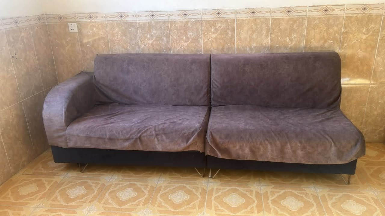 طقم قنفات  اخو الجديد ويا كفر لون فضي  مفصل تفصال ويا ميز زجاج ب200 وبي مجال   مكان اربيل تيراوة للتواصل واتس ***********
