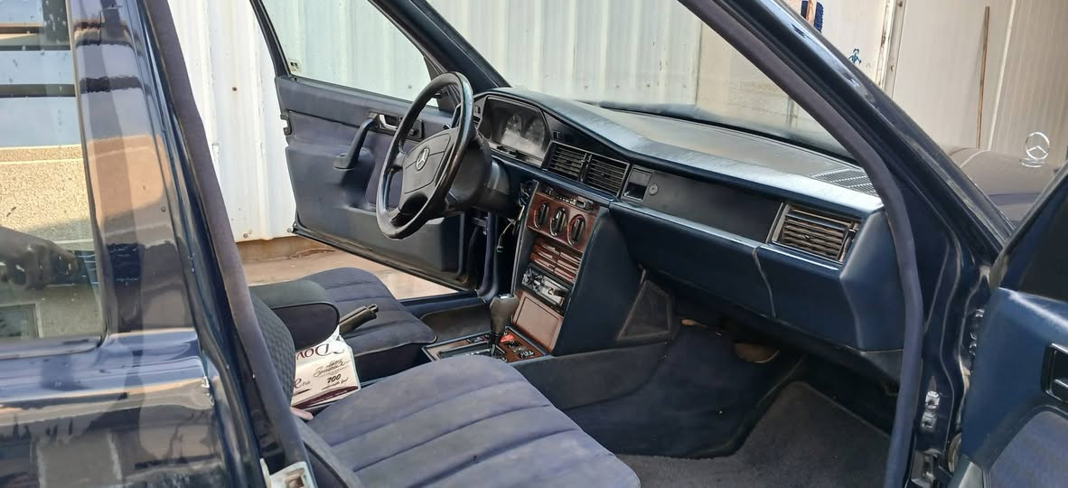 مارسيدس 190موديل ١٩٩٢
محرك بلادي ٦سلندر 
وارد يابان
تبريد 
كراسي كهرباء
٤جام كهرباء 
سيارة على وضع الشركة اي تحوير ما بيها مال جناي 
سنوية بسمي تحويل ثاني يوم 
السعر ٦٠ ورقة 
المكان بغداد 
***********
