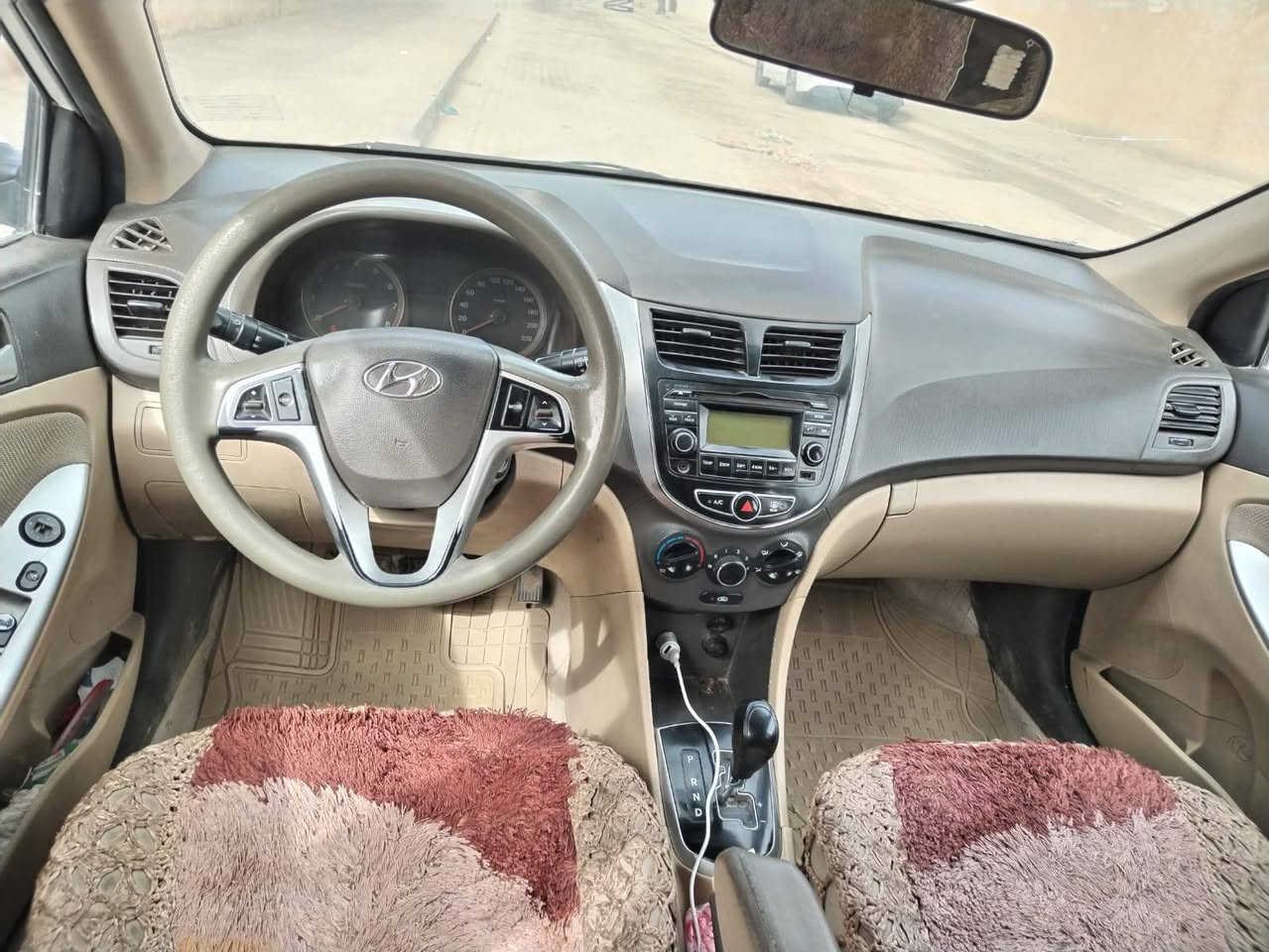 اكسنت 2013 بسمي من 2013 لحد الان.  محرك ١٦٠٠
محرك وكير كفاله عامه 
بيه قطعتين فقط جاملغ خلف السائق 
وباب العبري خلف السائق 
ضربه خفيفه مال ستوته 
السعر ٨٨ بيه مجال


**إذا كنت صاحب هذا الإعلان وتريد حذفه لأي سبب، رجاءا أرسل رسالة إلى الدعم الفني**