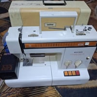 مكينة خياطه براذر كومبال ياباني مستعمله قليل جدا  السعر ١٢٥ وبيها مجال...