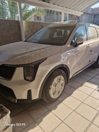 سورينتوا موديل ٢٠٢٥ العداد ٨١٠٠ كم  رقم بغداد الجديد بأسمي  ٤ سلندر اق...