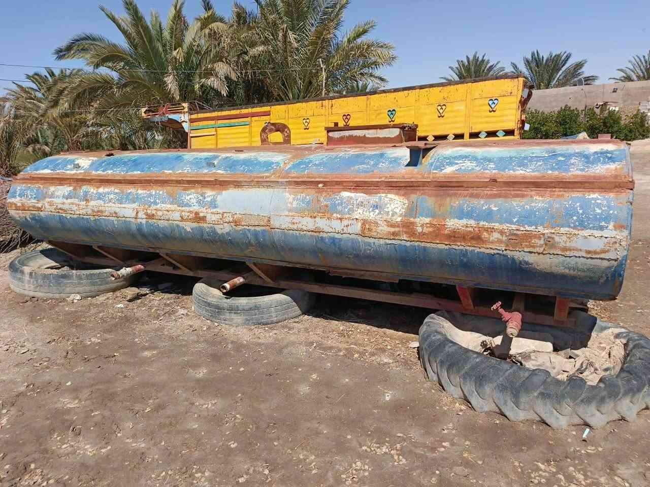 #للبيع 
موجود اثنين تانكيات للبيع 
صالحالات للاستخدام 
داخلهن نظيف وقاعدتهن محفوظه من الاسفل 
سعر التانكي الاصفر مليون دينار 
والتانكي الثاني 750 الف 
للاستفسار مراسله 
او الاتصال ***********
المكان قرية السندال
