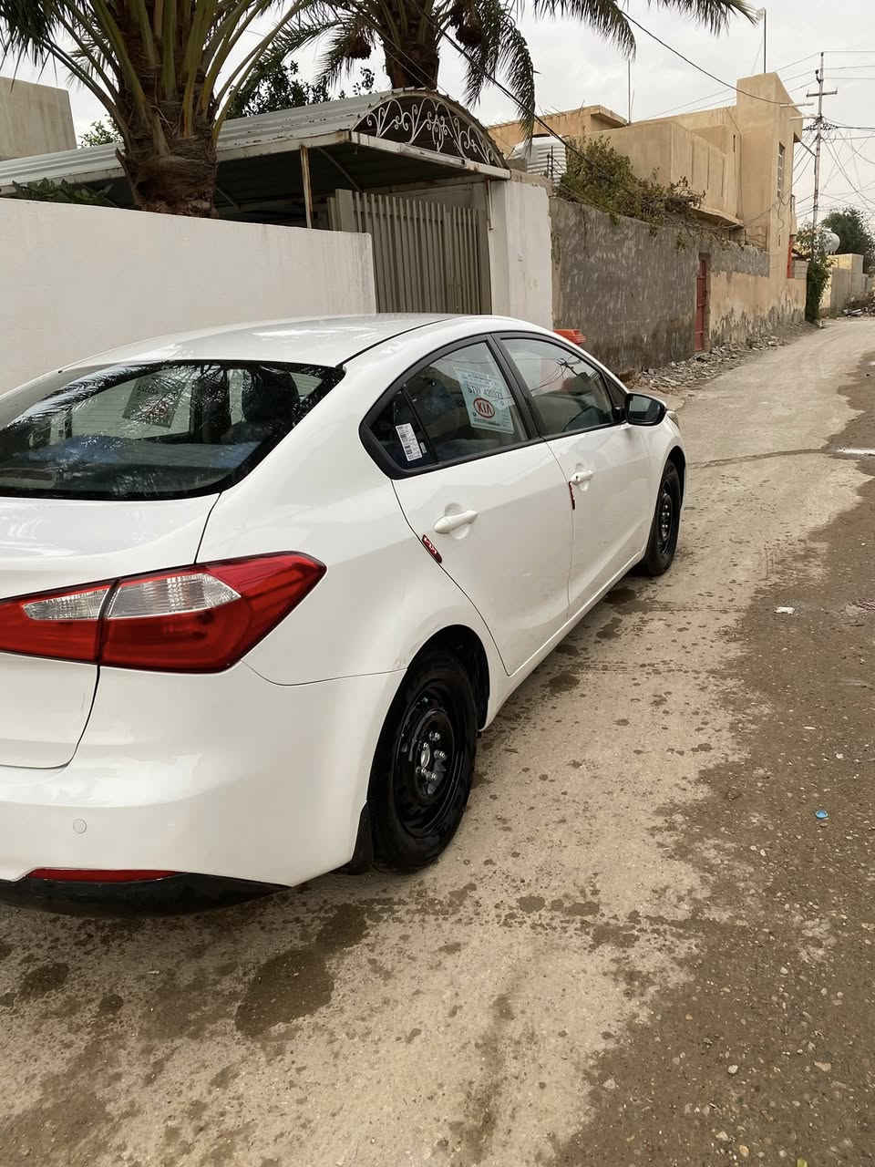 السلام عليكم سيراتو موديل 2014خليجي رقم بغداد دولي شرط تحويل اكاتبك عقد مروري سيارة جديده كلش مال جني محرك كير تبريد تخم تايرات صدر خلفي امامي كله مكفول ماشيه 150 السياره بيها باب السايق مبدل ابلادي بدون حادث شرط ابلادي ونفس اللون وبيها الدوسه صبغ وحده 
السعر 120وبيها مجال 
مكاني ديالى المركز 
***********
***********
