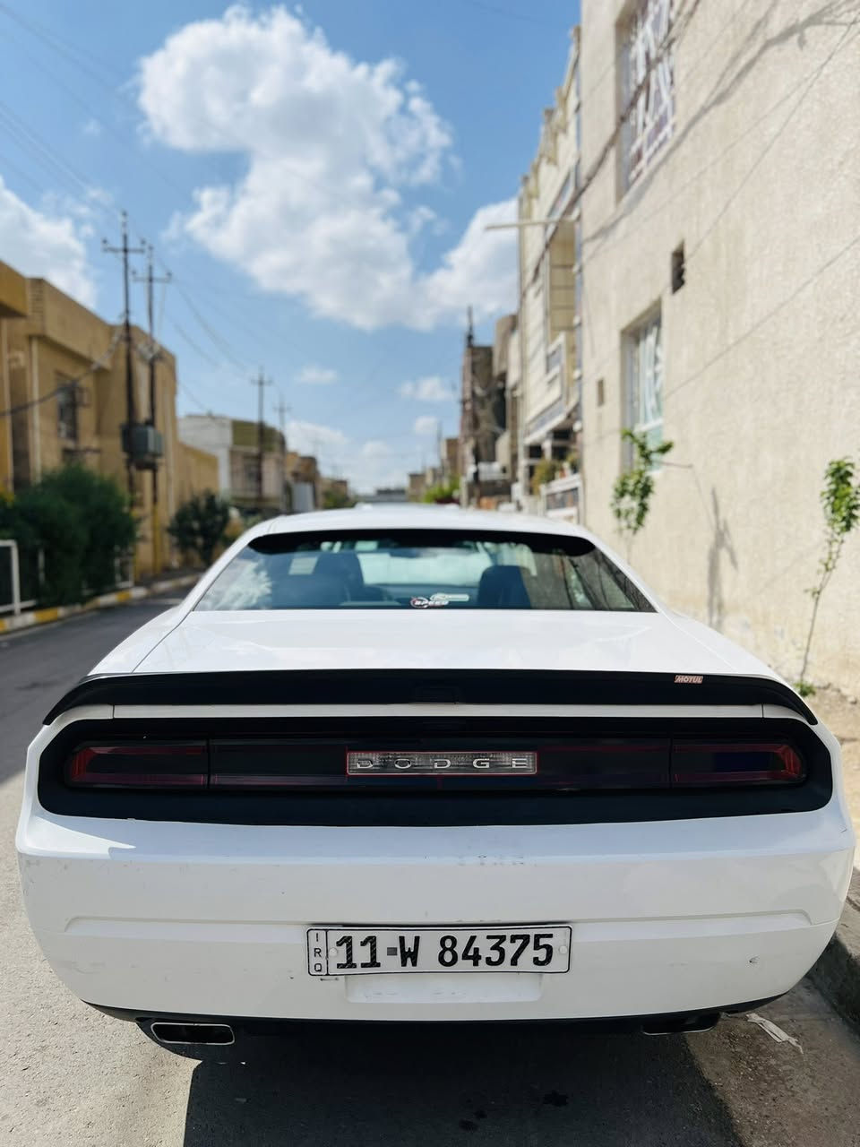 السلام عليكم دوج جالنجر موديل 2013
السيارة داخلة كلين بدون حادث مكفوله من الضربه والصبغ 
مكينه 3600 
كير جديد قبل شهرين بدلته 
تخم تاير جديد 
باتري جديد 
حداديه امامية خلفية جديده 
ارقام وسنويه وهزه جديده 
السياره ماتصرف عليها دينار 
السعر 128$ وبيها مجال بسيط 
***********
