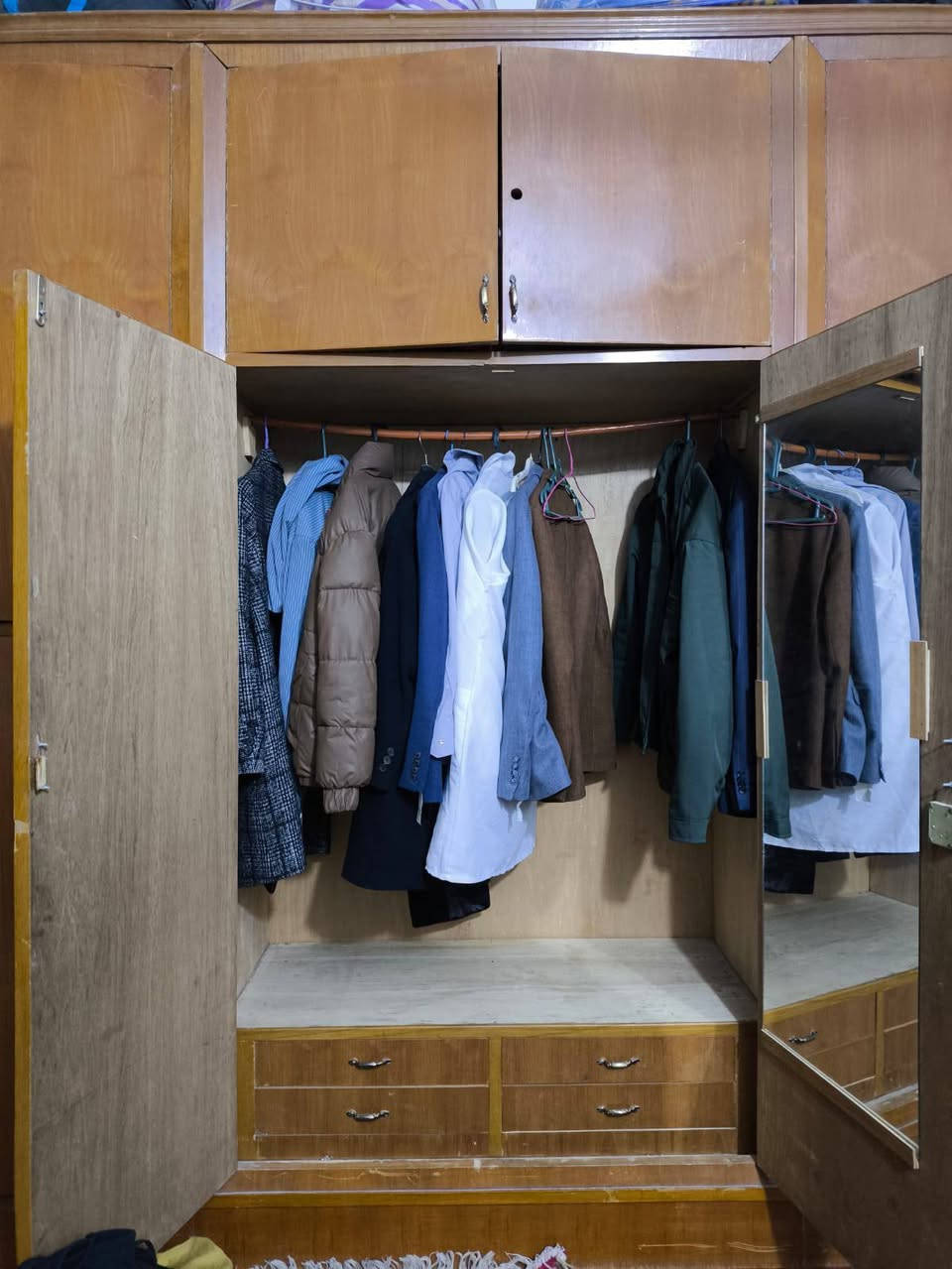 للبيع كنتور خشب حطاطه بلوك ٦ ابواب طابقين 
الطول ٤ امتار و ارتفاع ٢ ونص بسعر ٤٠٠ و بيها مجال في الرمادي للتواصل خاص


**إذا كنت صاحب هذا الإعلان وتريد حذفه لأي سبب، رجاءا أرسل رسالة إلى الدعم الفني**